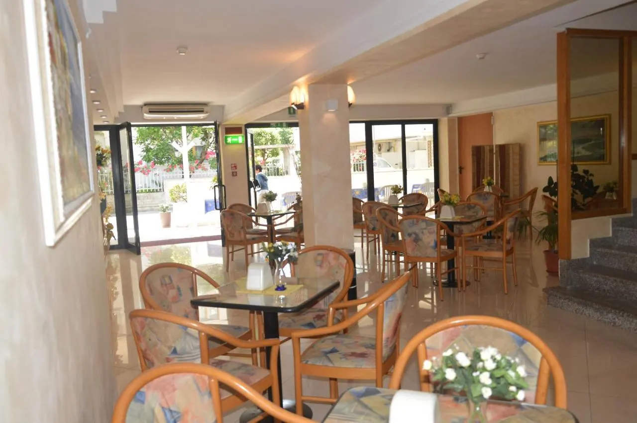 Hotel Karin Marebello 3*,